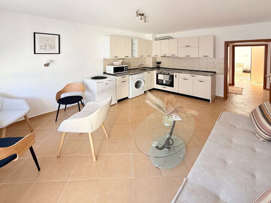 Spacious 2-bedroom apartment in Sunny Beach, 84 sq.m., near the sea, with modern furnishings.