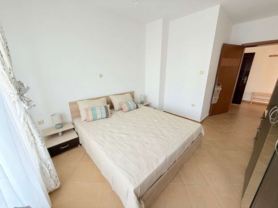 Bright apartment with spacious bedroom and modern decor, just 300m from the sea in Solis, Sunny Beac.