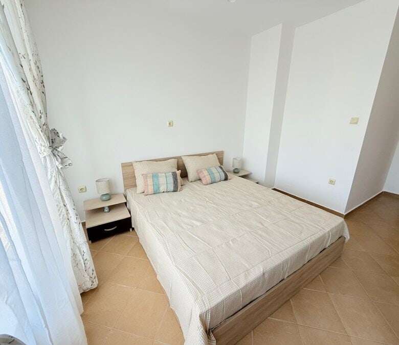 Bright 2-bedroom apartment in Solis, Sunny Beach, 300m from the sea.