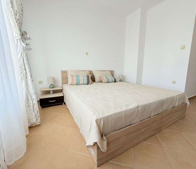 Bright, airy 2-bedroom apartment in Solis, Sunny Beach, 300m from the sea.