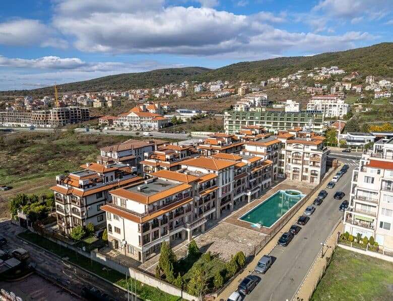 Spacious 2-bedroom ground floor apartment in Panorama Bay 1, just 400m from the beach.