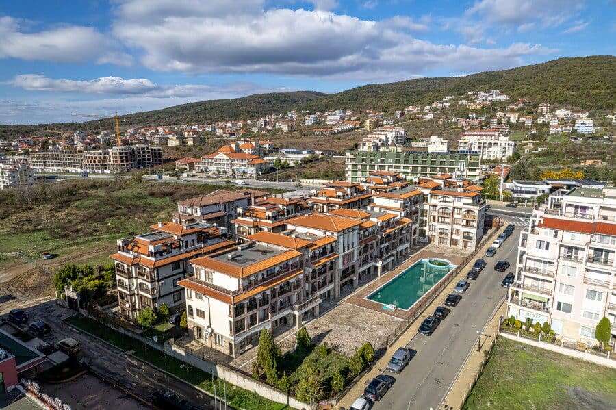 Spacious 2-bedroom ground floor apartment in Panorama Bay 1, just 400m from the beach.