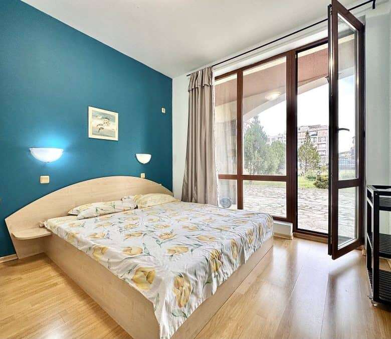 Bright interior of a 2-bedroom ground floor apartment in Panorama Bay 1, Sveti Vlas, just 400m from.