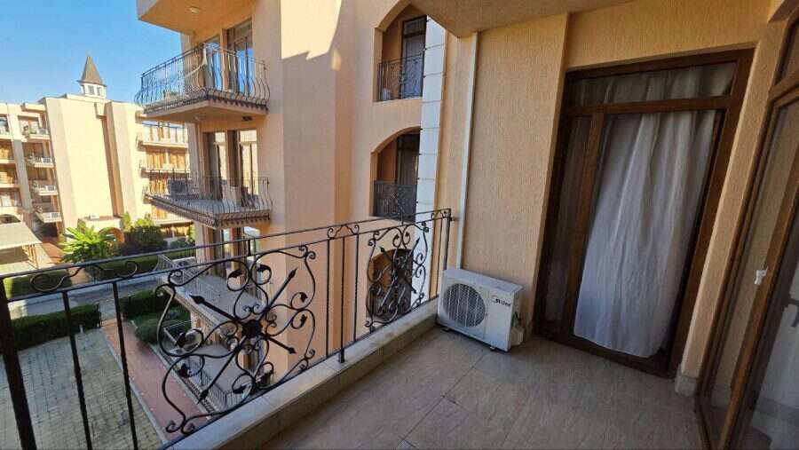 Apartment with pool view, 72 sq.m., located in Palazzo, Sunny Beach, perfect for relaxing holidays o.