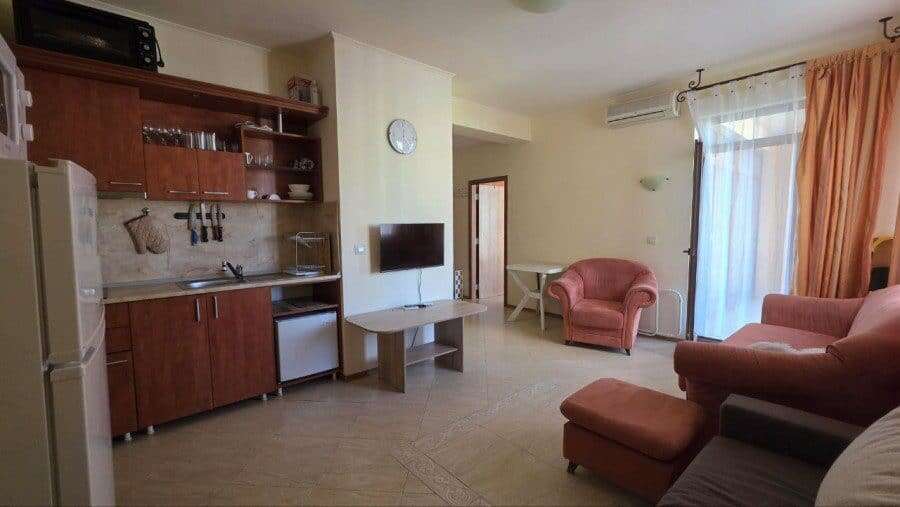 Cozy 1-bedroom apartment with pool view in Palazzo, Sunny Beach, 72 sq.m.