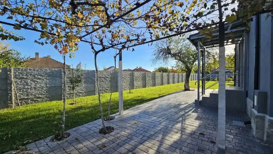 Cozy recently refurbished 2-bedroom bungalow in Guyliovtsa, near Sunny Beach, offering a peaceful re.