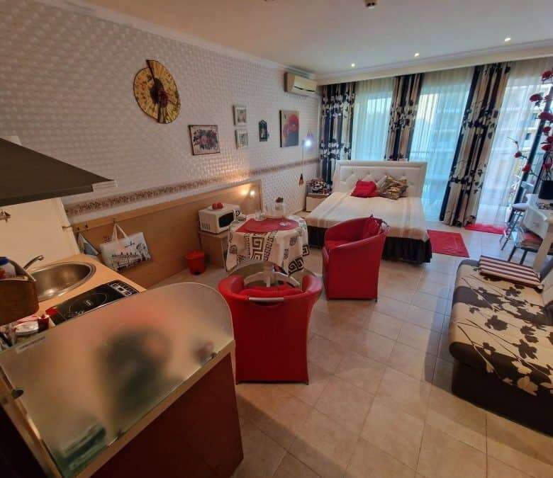 Studio apartment with pool view, 50 sq.m., located in Planeta ****, Sunny Beach, just 50 meters from.