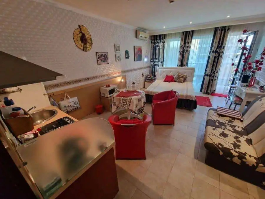 Studio apartment with pool view, 50 sq.m., located in Planeta ****, Sunny Beach, just 50 meters from.