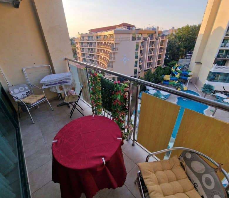 Pool view studio apartment, 50 sq.m., located in Sunny Beach close to the sea, with balcony overlook.