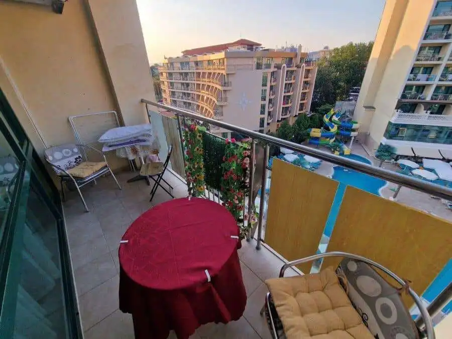 Pool view studio apartment, 50 sq.m., located in Sunny Beach close to the sea, with balcony overlook.