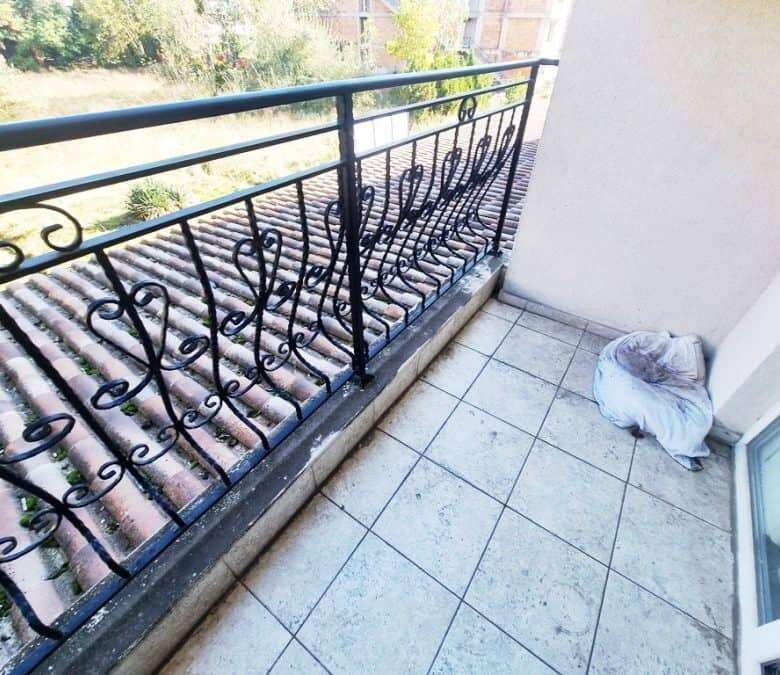 Balcony of a 1-bedroom, 47 sq.m. apartment in Dawn Park, Sunny Beach, with decorative wrought iron r.