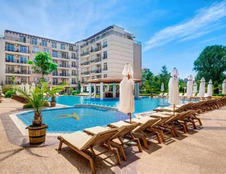 Luxurious 1-bedroom apartment with pool view in Dawn Park, Sunny Beach.