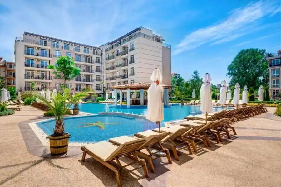 Luxurious 1-bedroom apartment with pool view in Dawn Park, Sunny Beach.