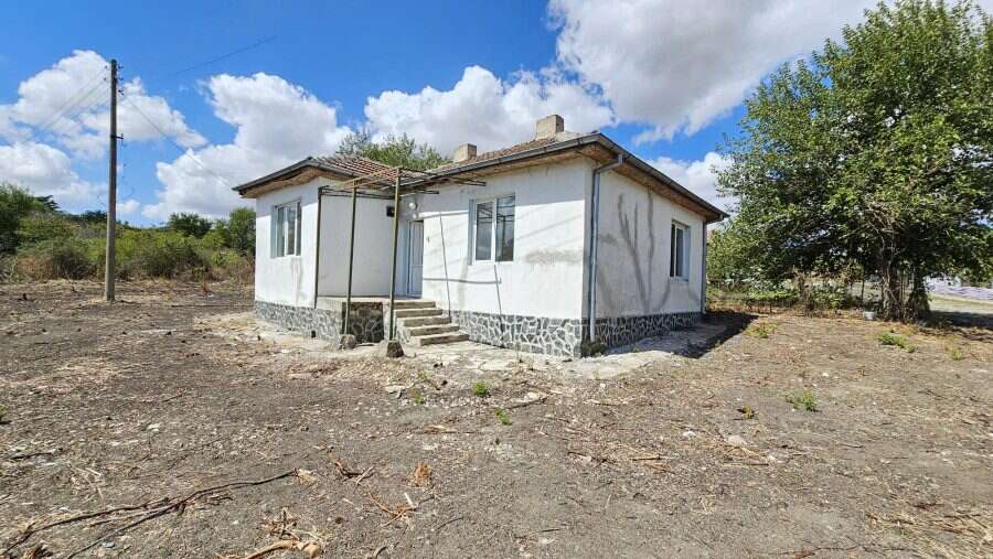 Bright 2-bedroom bungalow located in Dyulevo village, just 5 km from Sredets, offering peaceful rura.