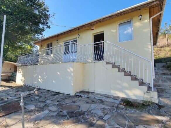Charming 3-bedroom house with a pool and BBQ zone in Ropotamo Valley, 18 km from Primorsko. Perfect.