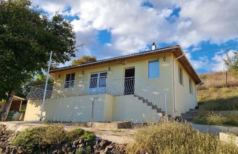 Beautiful 3-bedroom house with a pool and BBQ zone in Ropotamo Valley, near Primorsko. Perfect for r.