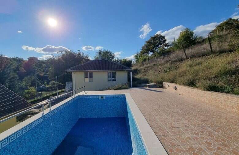 Beautiful 3-bedroom house with a private pool and BBQ area in Ropotamo Valley, 18 km from Primorsko,.