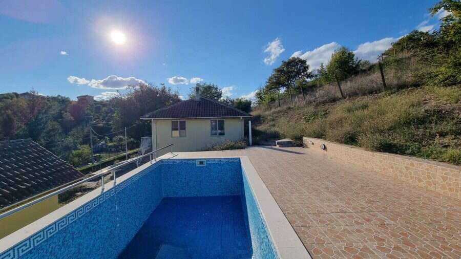 Beautiful 3-bedroom house with a private pool and BBQ area in Ropotamo Valley, 18 km from Primorsko,.