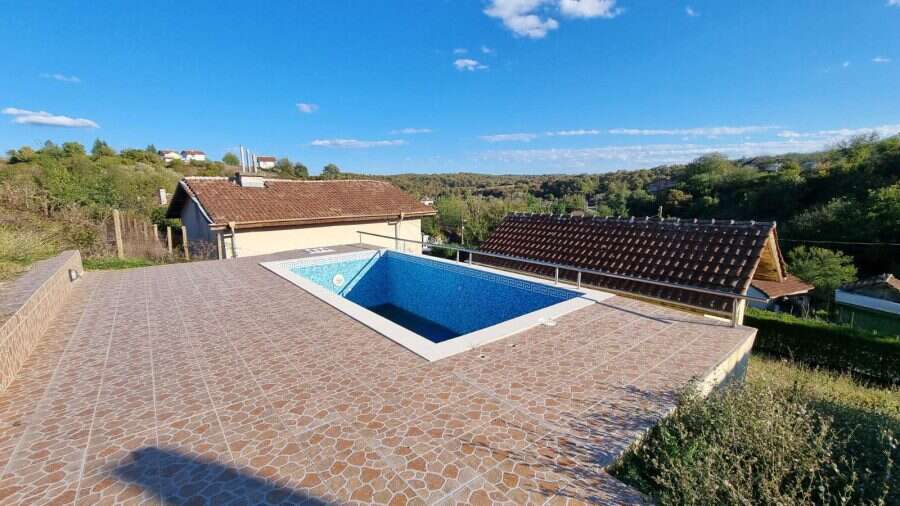 Beautiful 3-bedroom house with a private pool and BBQ area in Ropotamo Valley, just 18 km from Primo.