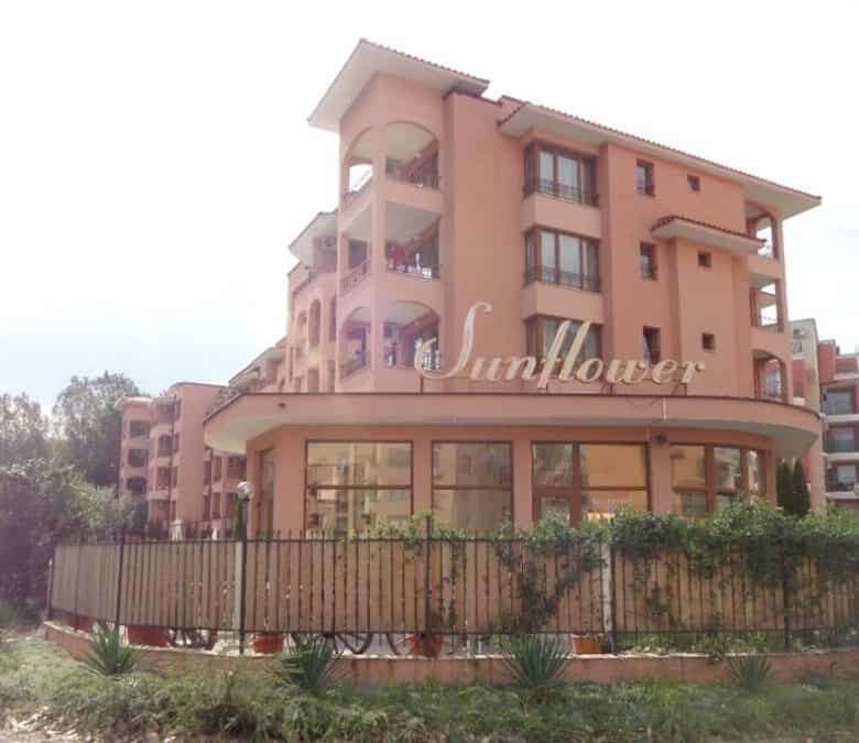 Modern 1 BED apartment in Sunflower complex, 62 sq.m., near the sea.