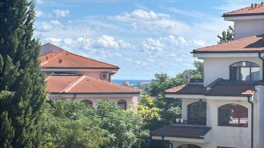 Luxury Villas Near the Sea in Vineyards SPA Resort Beautiful view of villas in Vineyards SPA Resort, just 2 km from the sea, offering comfort and sceni.