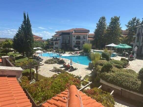 Furnished apartment with pool access in Vineyards SPA Resort, just 2 km from the beach, offering com.