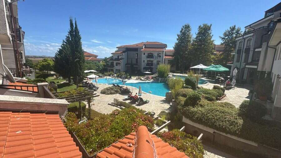 Modern apartment complex with swimming pool and lush gardens near the sea Furnished apartment with pool access in Vineyards SPA Resort, just 2 km from the beach, offering com.
