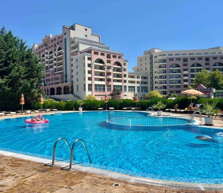 Modern 1 BED apartment near the sea in Sunny Beach Plaza, 82 sq.m.
