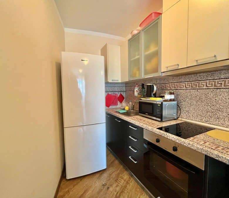Modern 1-bedroom apartment with kitchen, near Sunny Beach, 100m from the sea.