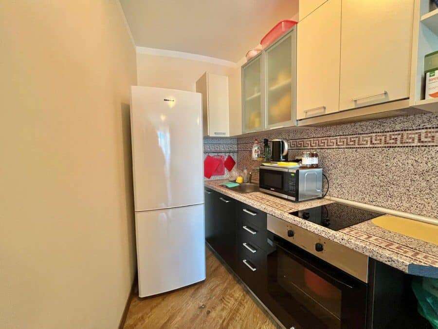 Modern 1-bedroom apartment with kitchen, near Sunny Beach, 100m from the sea.