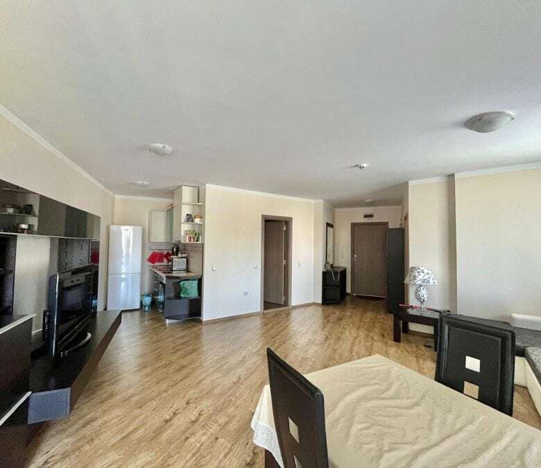 Bright 1-bedroom apartment with 82 sq.m. in Sunny Beach Plaza, just 100m from the sea. Perfect for s.