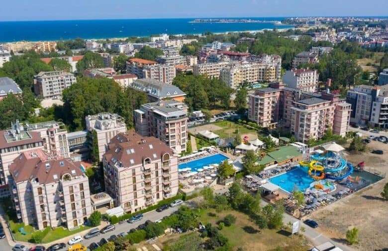 Studio apartment with kitchen, 34 sq.m., located in Tarsis Club and SPA, Sunny Beach.