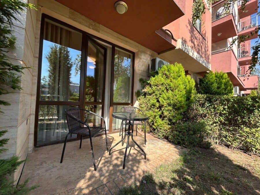 Ground floor studio with kitchen, 34 sq.m., in Tarsis Club and SPA, Sunny Beach.
