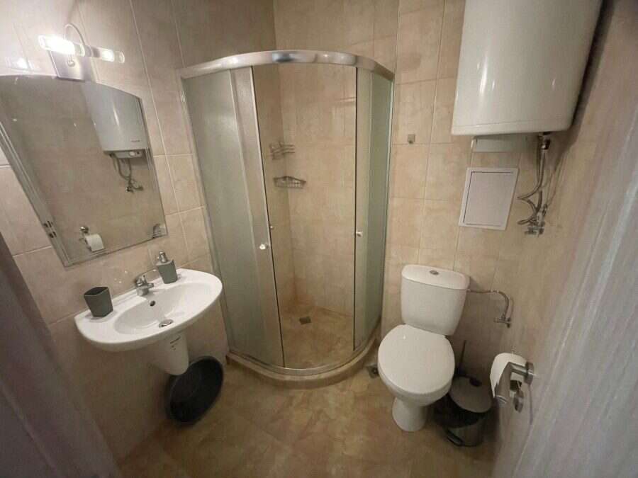 Studio apartment with modern bathroom and shower in Apollon, Ravda.