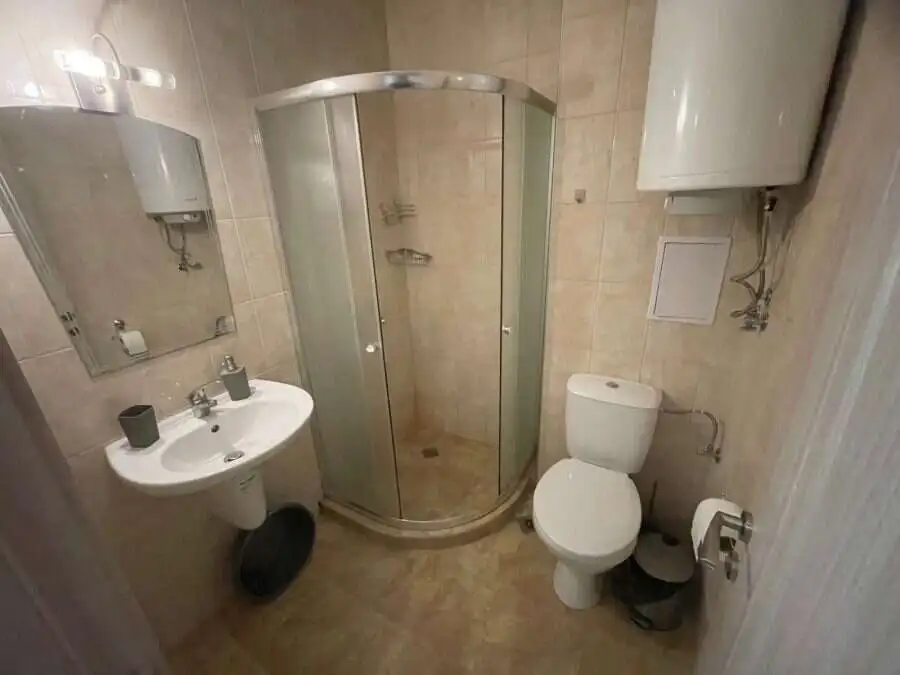 Studio apartment with modern bathroom and shower in Apollon, Ravda.