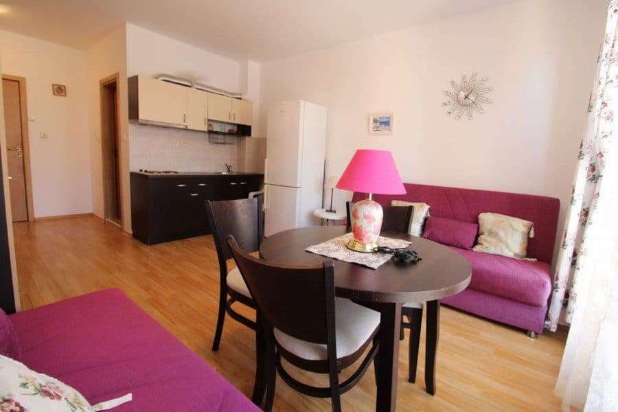 Fully furnished 27 sq.m. studio apartment in Sunny Day 6, Sunny Beach, with living area and kitchene.