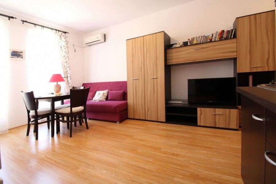 Furnished studio apartment of 27 sq.m. in Sunny Day 6, Sunny Beach, featuring a living area, kitchen.