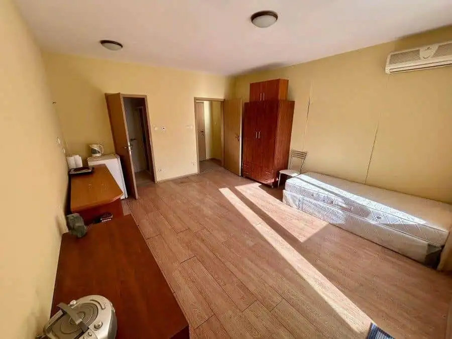 Bright studio with sea and pool views, 41 sq.m., located in Oasis, Ravda, on the first sea line.