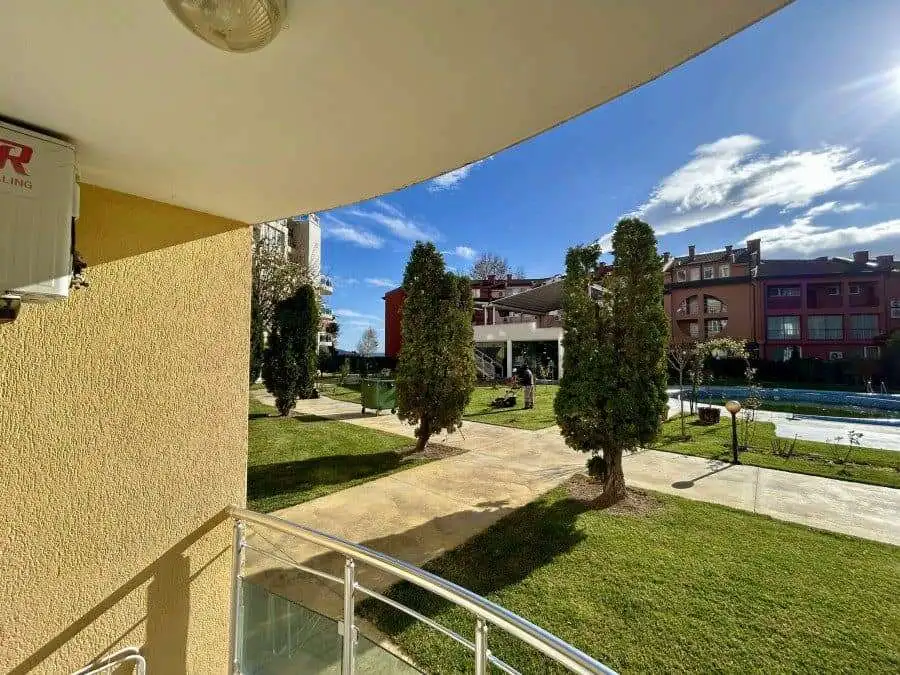 Sea and pool view studio in Oasis, Ravda, 41 sq.m., first sea line.