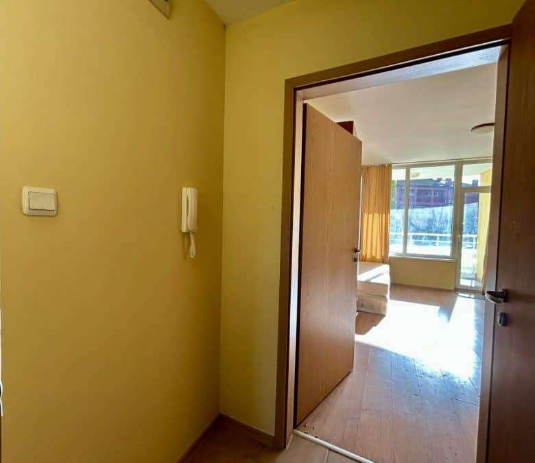 Sea view studio apartment with pool access, 41 sq.m., located in Oasis, Ravda, on the first sea line.