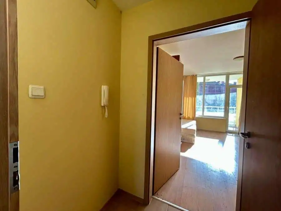 Sea view studio apartment with pool access, 41 sq.m., located in Oasis, Ravda, on the first sea line.