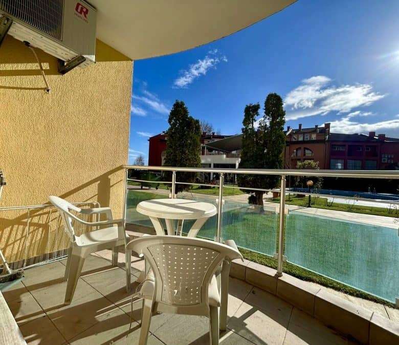 Sea view studio with pool access, 41 sq.m. in Oasis, Ravda, first line to the sea.