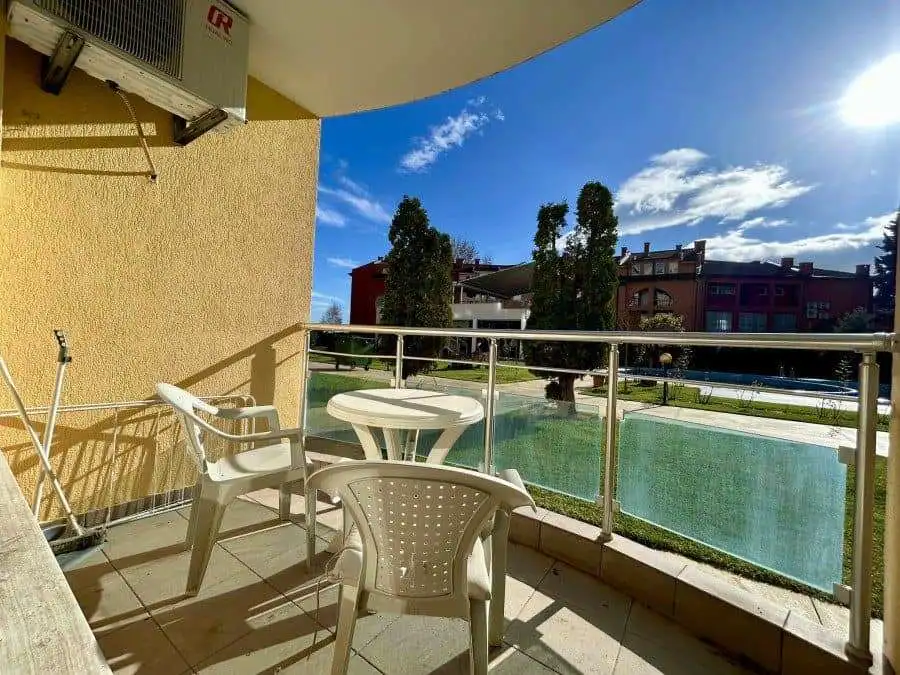 Sea view studio with pool access, 41 sq.m. in Oasis, Ravda, first line to the sea.