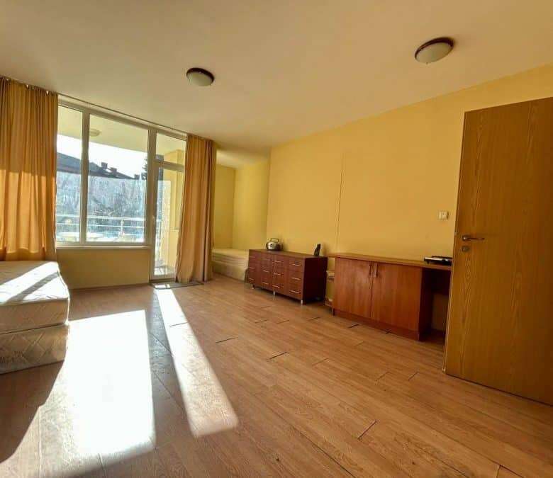 Sea and pool view studio apartment in Oasis, Ravda, 41 sq.m. with first sea line location.