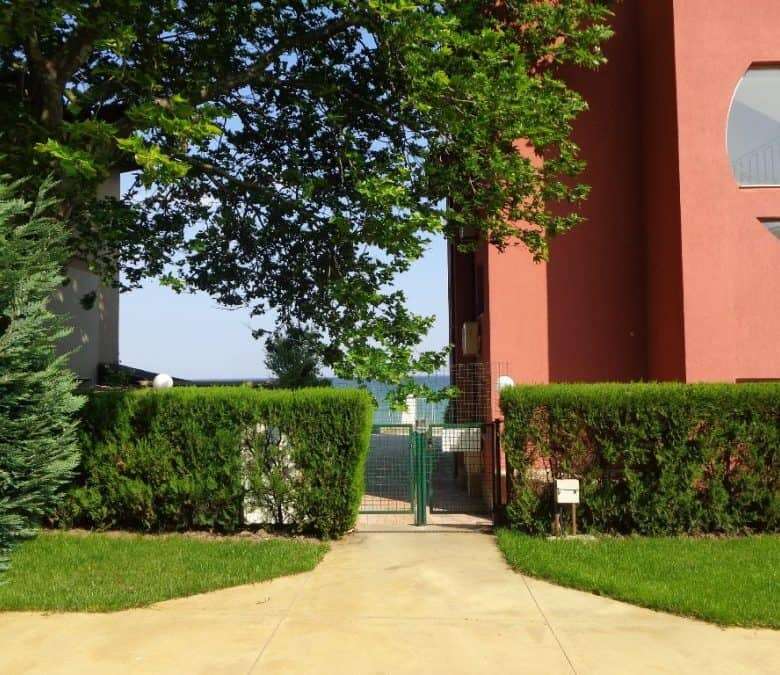 Studio with sea and pool views, 41 sq.m. in Oasis, Ravda, first sea line.