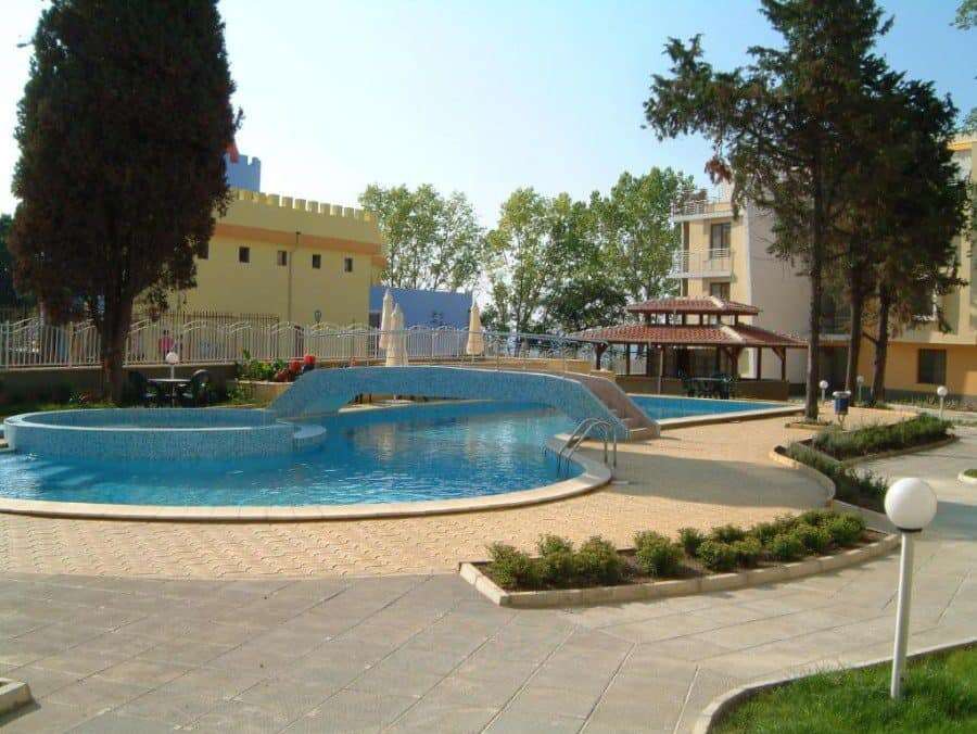 First sea line! 2 BED apartment, 95 sq.m., for sale in Global city, Nessebar Beachfront pool and garden view in Nessebar's Global City residential complex.