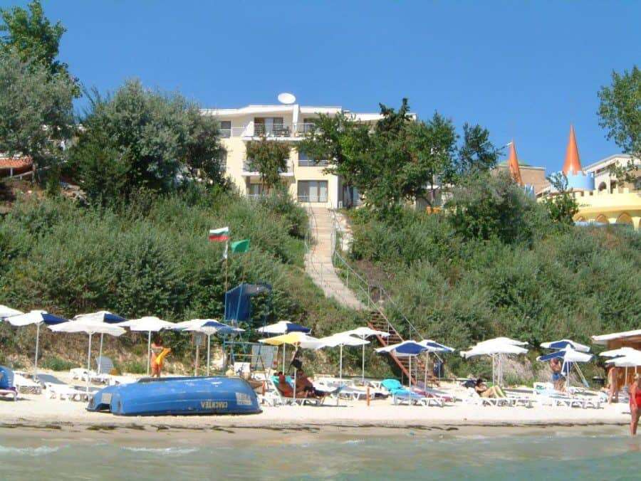 First sea line! 2 BED apartment, 95 sq.m., for sale in Global city, Nessebar Beachfront apartment with sea views in Nessebar's Global City, perfect for seaside living or investm.