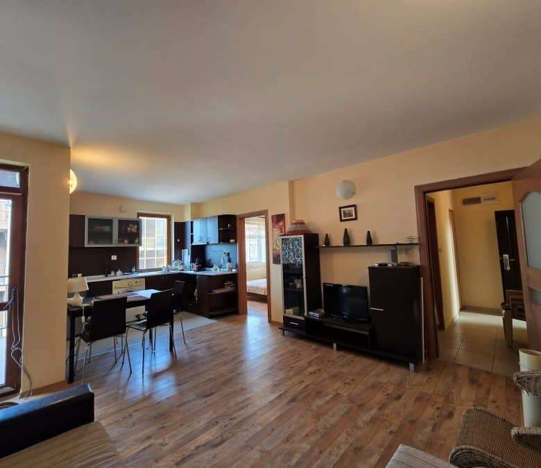 Modern 1-bedroom fully furnished apartment near the beach in Elitonia 2, Ravda. Spacious living area.