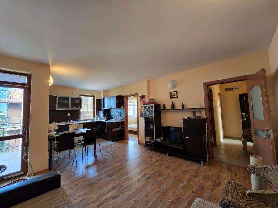 Cozy Fully Furnished 1-Bed Apartment in Ravda Modern 1-bedroom fully furnished apartment near the beach in Elitonia 2, Ravda. Spacious living area.