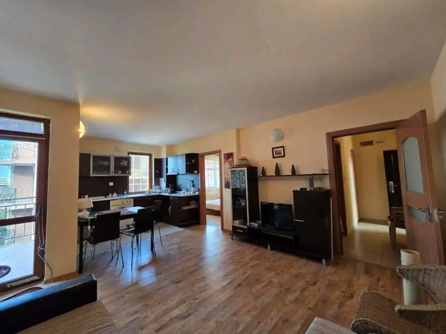 Modern 1-bedroom fully furnished apartment near the beach in Elitonia 2, Ravda. Spacious living area.